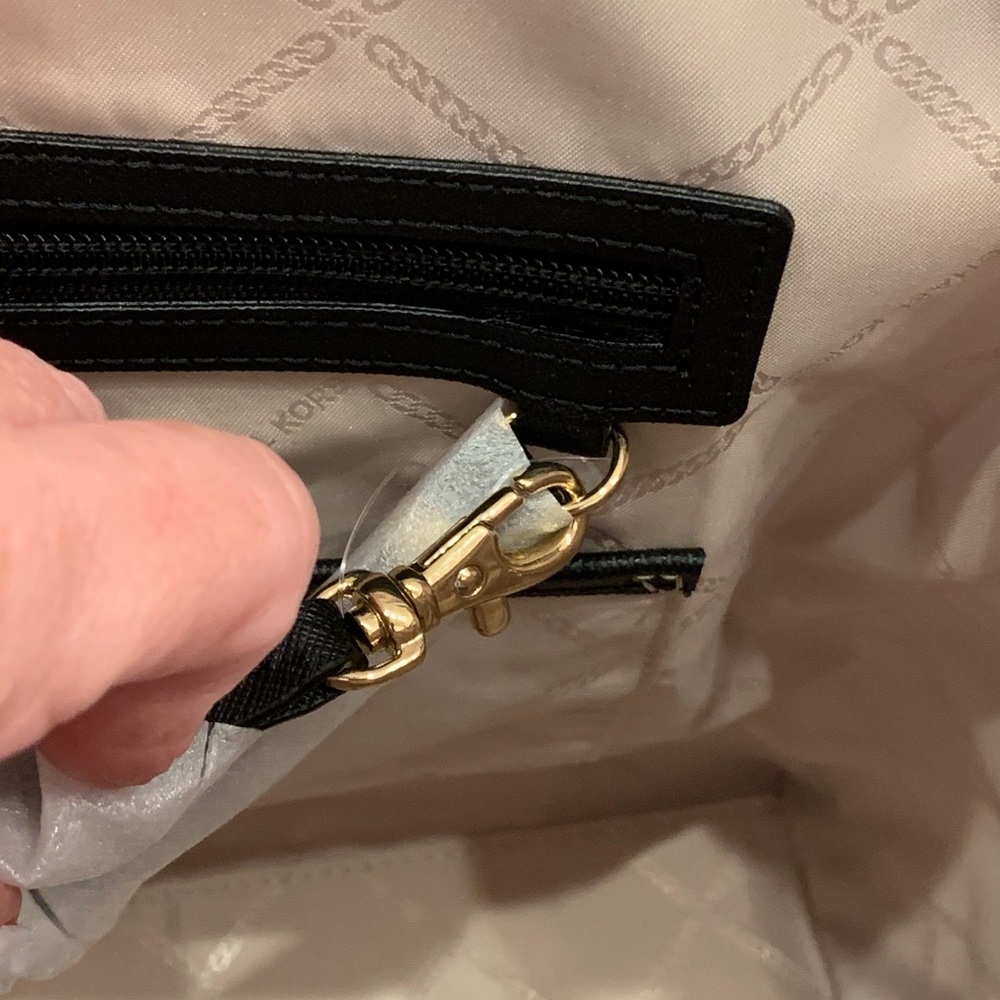 MICHEAL KORS EVA NYLON LARGE TOTE - Picture 8 of 11